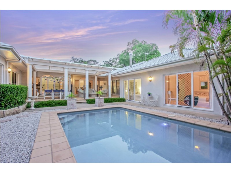 18 Ruth Miller Close, Fig Tree Pocket QLD 4069