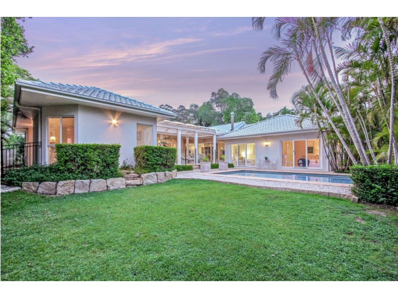 18 Ruth Miller Close, Fig Tree Pocket QLD 4069