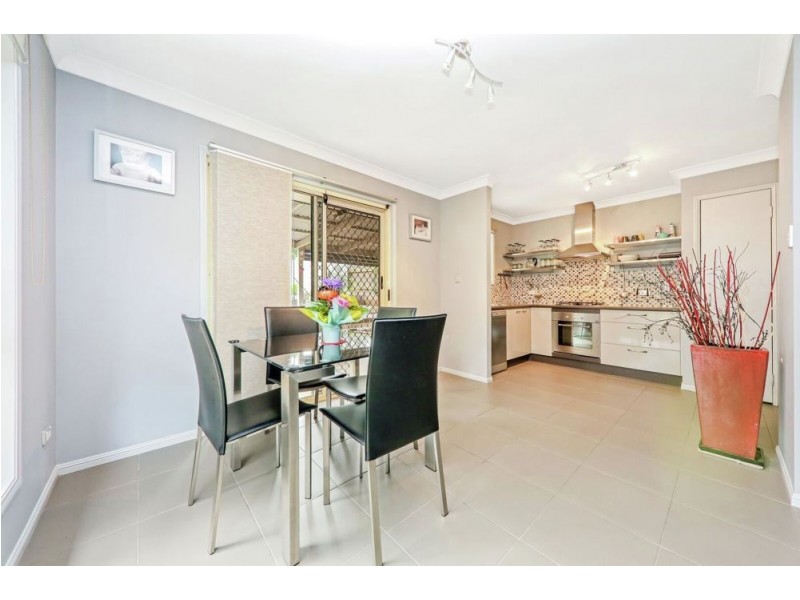 8 McKenzie Place, Forest Lake QLD 4078