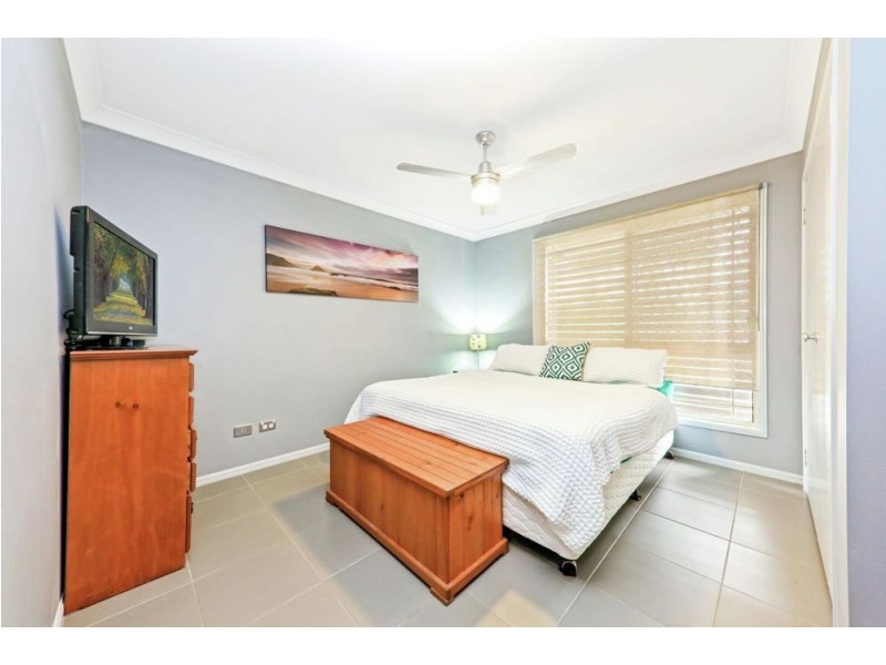 8 McKenzie Place, Forest Lake QLD 4078