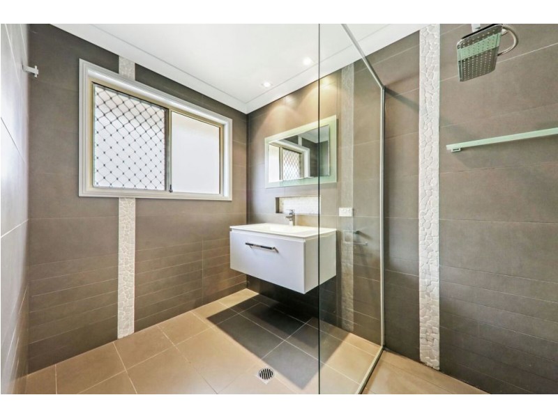 8 McKenzie Place, Forest Lake QLD 4078