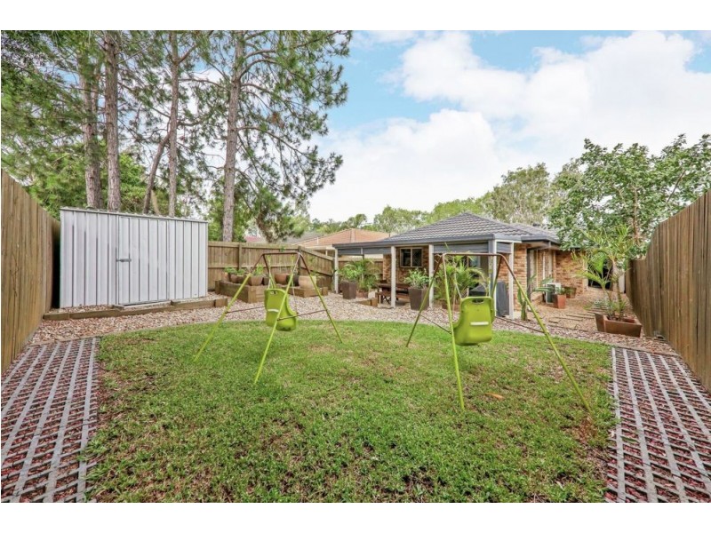 8 McKenzie Place, Forest Lake QLD 4078