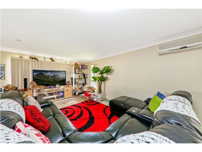 3 Sandi Street, Oxley QLD 4075