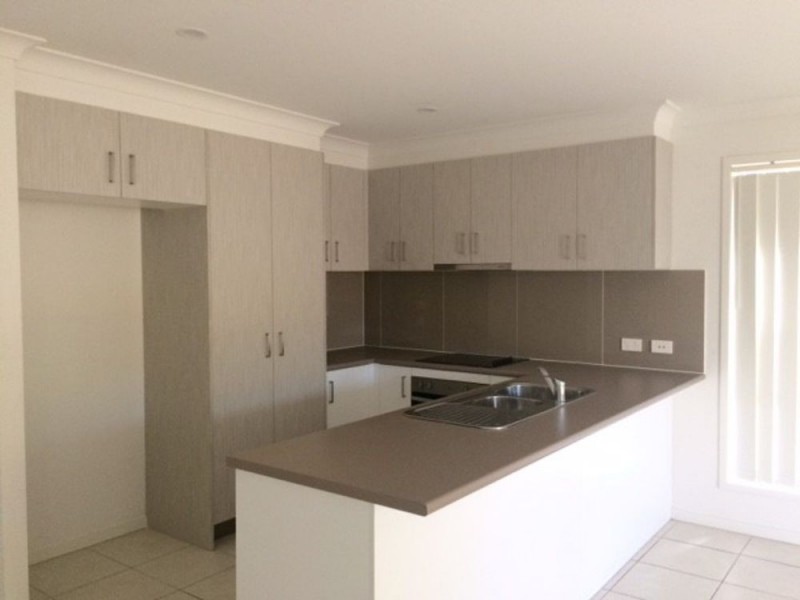 5 Mowbullan St, Redbank Plains QLD 4301