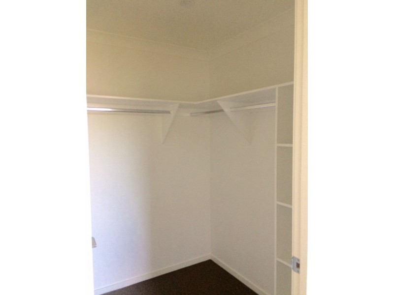 5 Mowbullan St, Redbank Plains QLD 4301