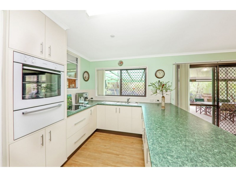 18 Cresthill Avenue, Regents Park QLD 4118