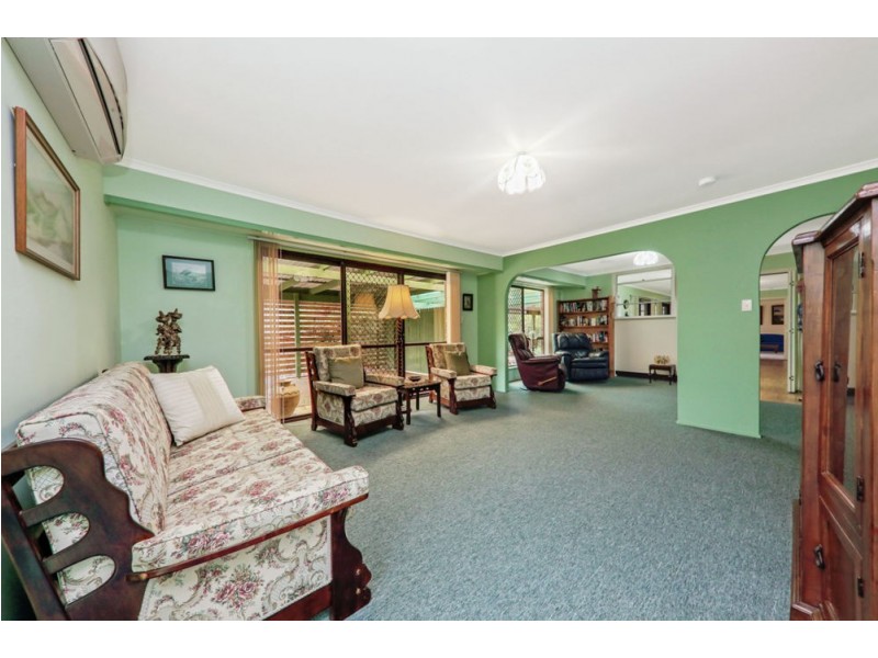 18 Cresthill Avenue, Regents Park QLD 4118