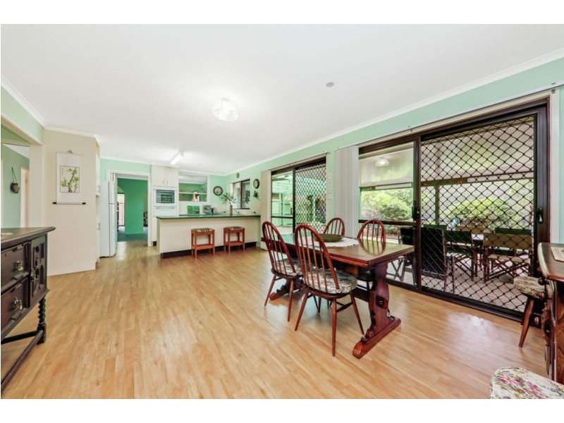18 Cresthill Avenue, Regents Park QLD 4118