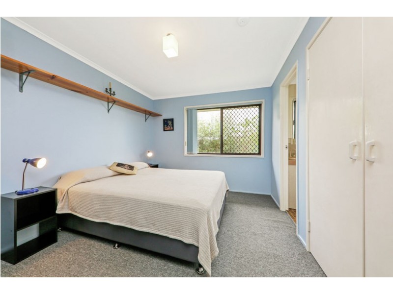 18 Cresthill Avenue, Regents Park QLD 4118