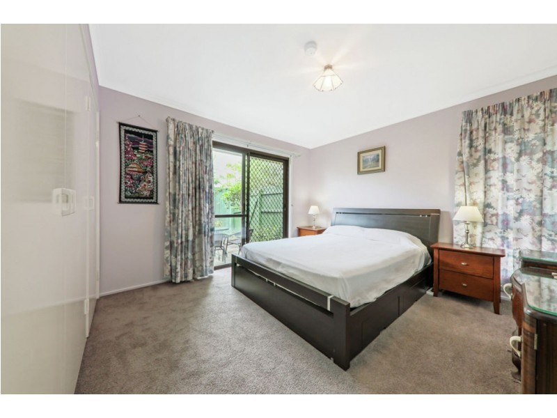 18 Cresthill Avenue, Regents Park QLD 4118