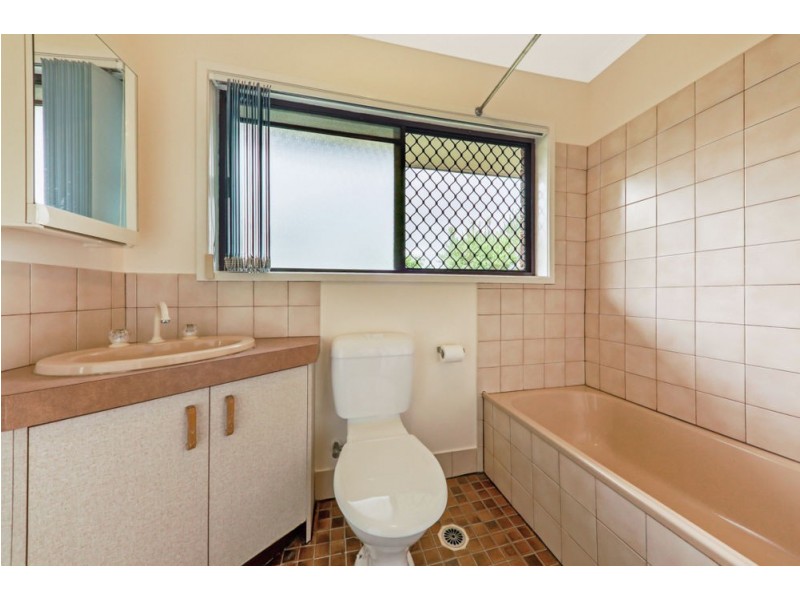18 Cresthill Avenue, Regents Park QLD 4118
