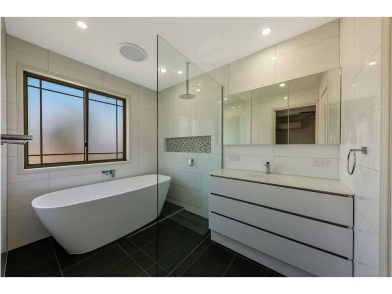 2/11 Jimbour Close, Forest Lake QLD 4078