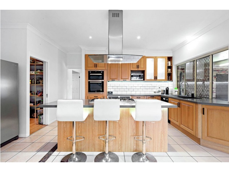 31 Dampier Crescent, Forest Lake QLD 4078