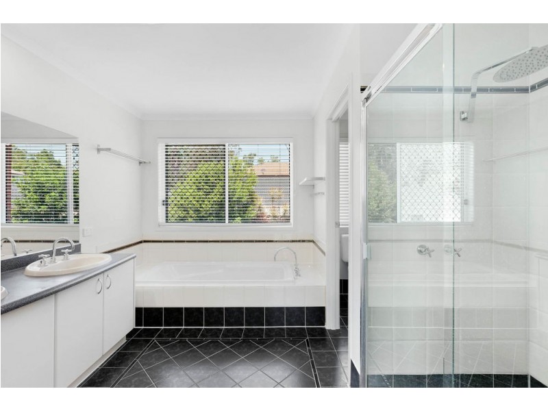 25 Toorak Place, Forest Lake QLD 4078