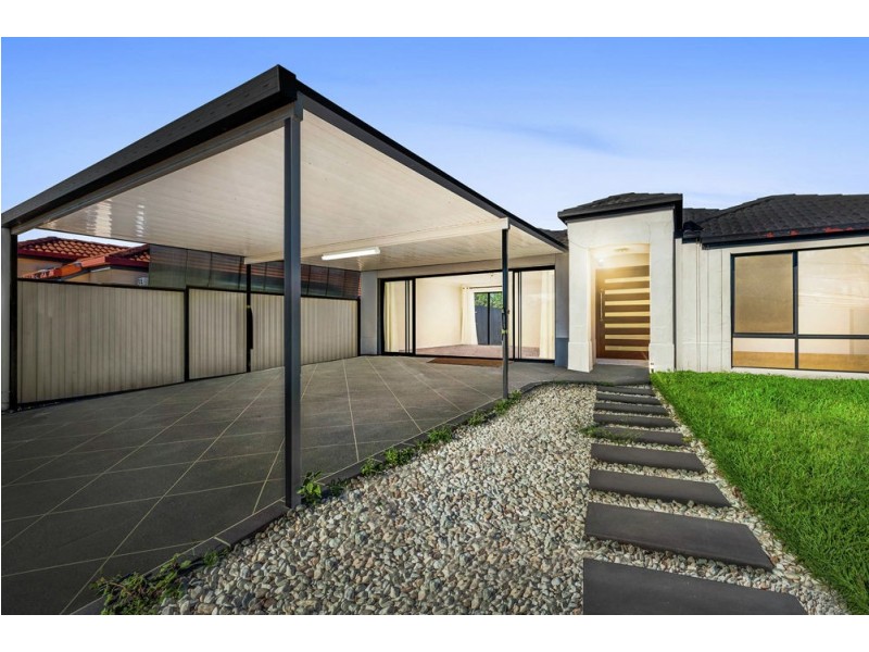 1 Bensley Place, Riverhills QLD 4074