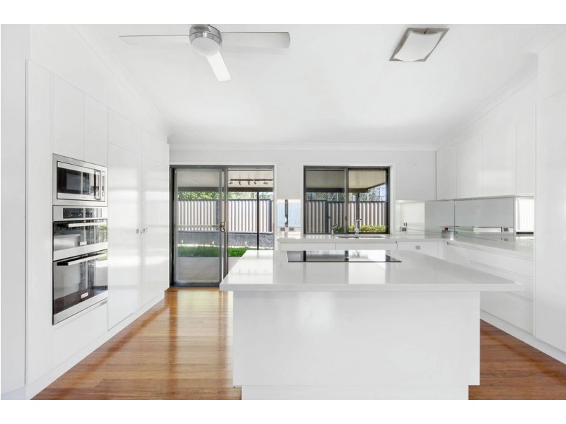 1 Bensley Place, Riverhills QLD 4074