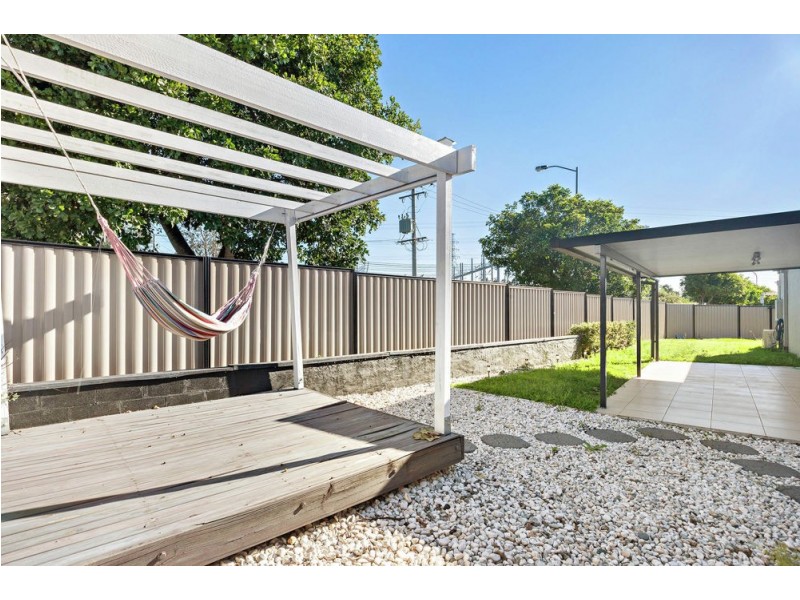 1 Bensley Place, Riverhills QLD 4074