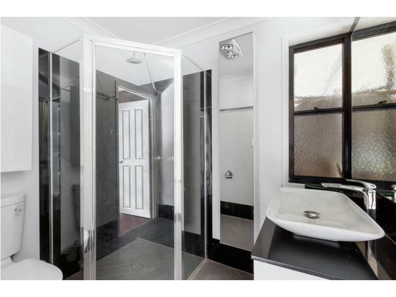 1 Bensley Place, Riverhills QLD 4074