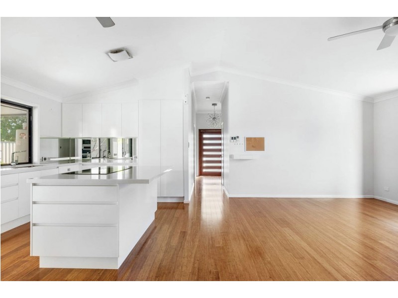 1 Bensley Place, Riverhills QLD 4074