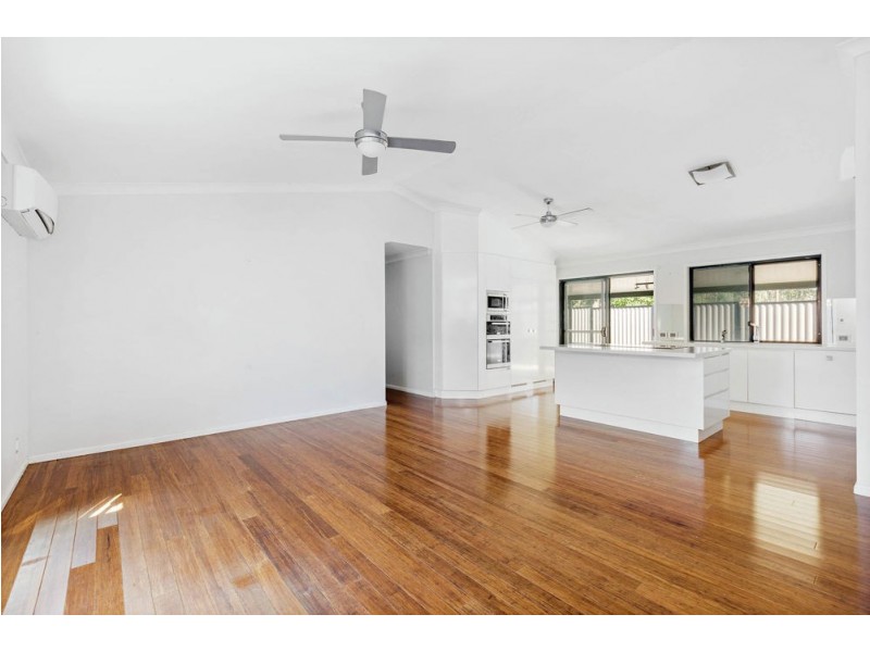 1 Bensley Place, Riverhills QLD 4074