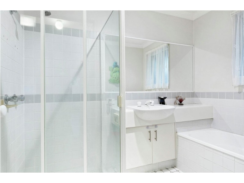 6 Noumea Pl, Forest Lake QLD 4078