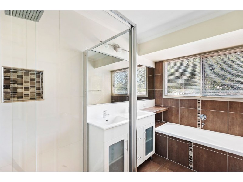 7 Lawson Place, Forest Lake QLD 4078