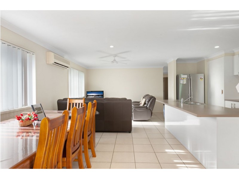 3 Hillsborough Place, Springfield Lakes QLD 4300