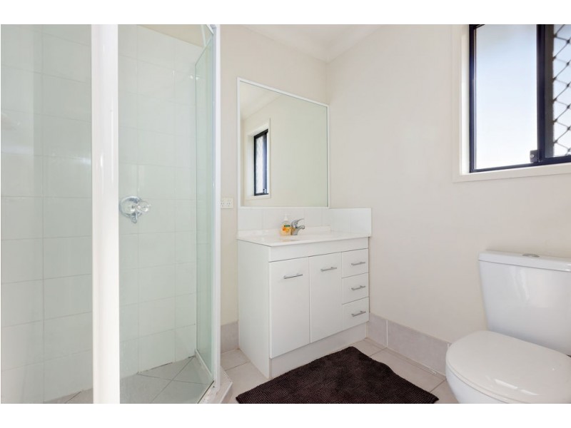 3 Hillsborough Place, Springfield Lakes QLD 4300