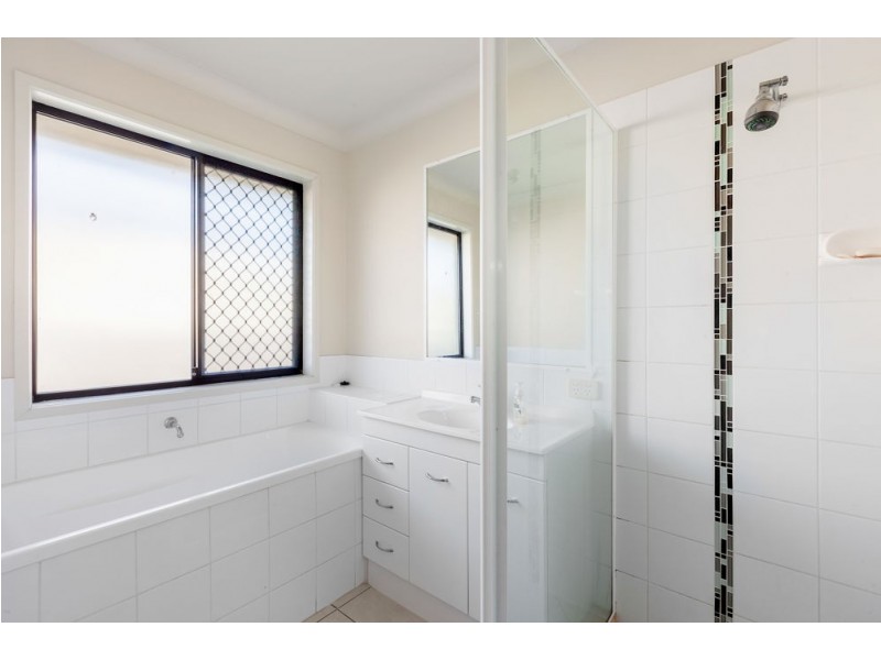 3 Hillsborough Place, Springfield Lakes QLD 4300
