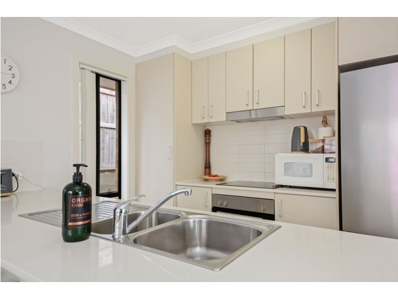 18 Mckivat Drive, Springfield Lakes QLD 4300