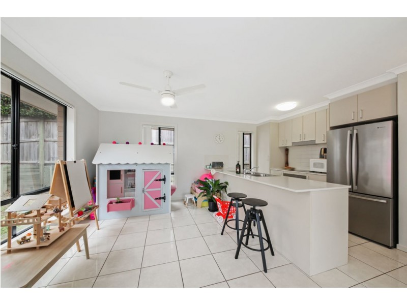 18 Mckivat Drive, Springfield Lakes QLD 4300
