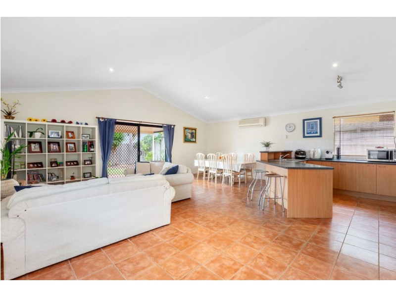 10 Hawthorne Street, Forest Lake QLD 4078