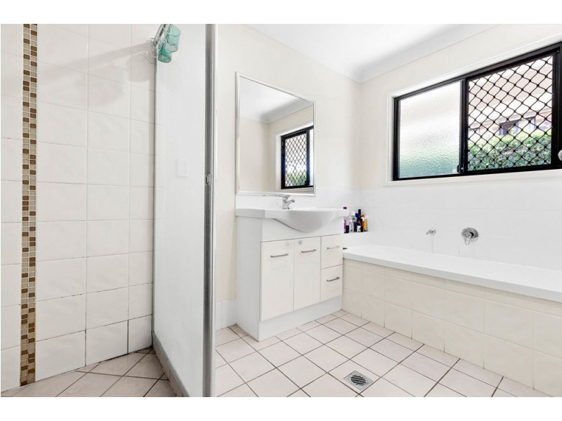 3 Krystelle Close, Oxley QLD 4075