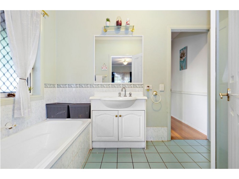 4 Halifax Court, Forest Lake QLD 4078