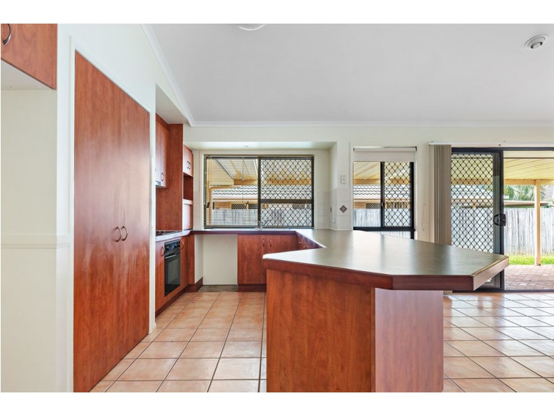 8 Battersea Close, Forest Lake QLD 4078