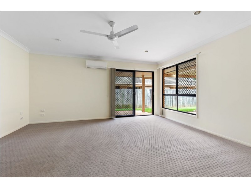 8 Battersea Close, Forest Lake QLD 4078