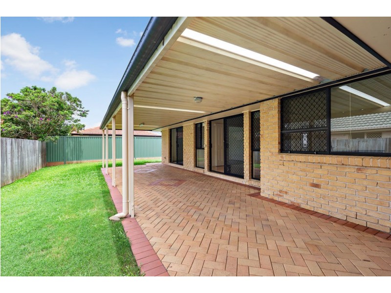 8 Battersea Close, Forest Lake QLD 4078