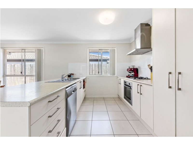 15 Hallvard Crescent, Augustine Heights QLD 4300