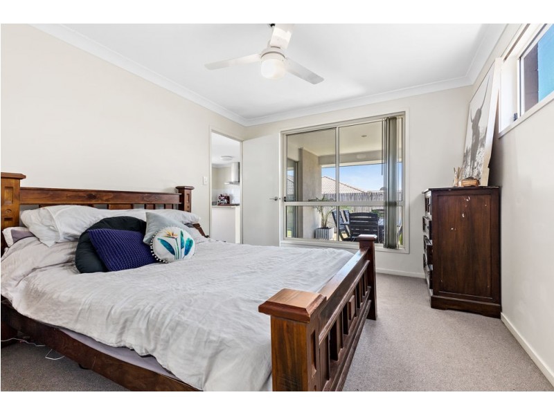 15 Hallvard Crescent, Augustine Heights QLD 4300