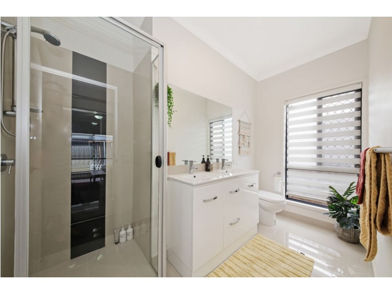 4 Quiet Court, Springfield Lakes QLD 4300