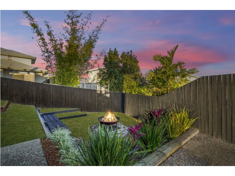 19 Lakeview Place, Springfield Lakes QLD 4300