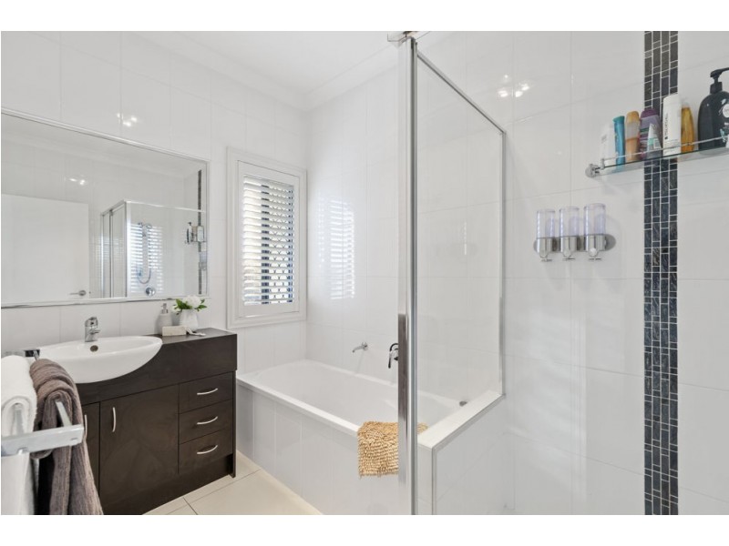 19 Lakeview Place, Springfield Lakes QLD 4300