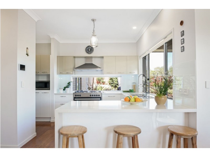 10 Quiet Court, Springfield Lakes QLD 4300