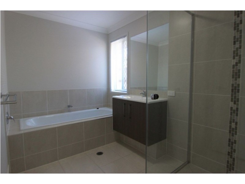 76 Falkland Street, Heathwood QLD 4110