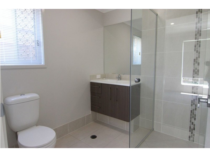 76 Falkland Street, Heathwood QLD 4110