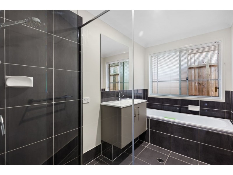 18 Elphinstone St, Doolandella QLD 4077