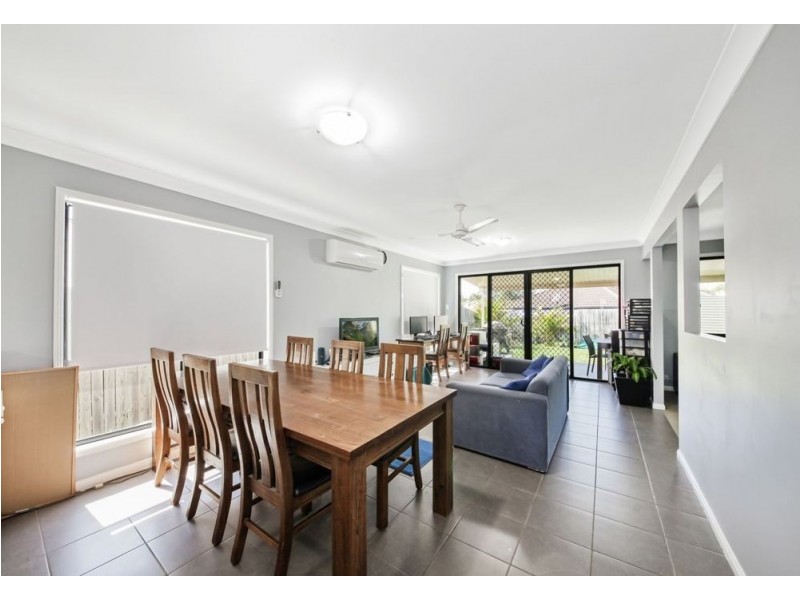 8 Riverside Ct, Springfield Lakes QLD 4300