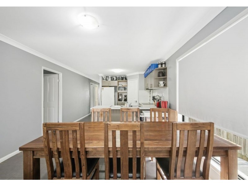 8 Riverside Ct, Springfield Lakes QLD 4300