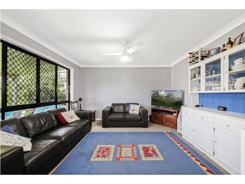 8 Riverside Ct, Springfield Lakes QLD 4300