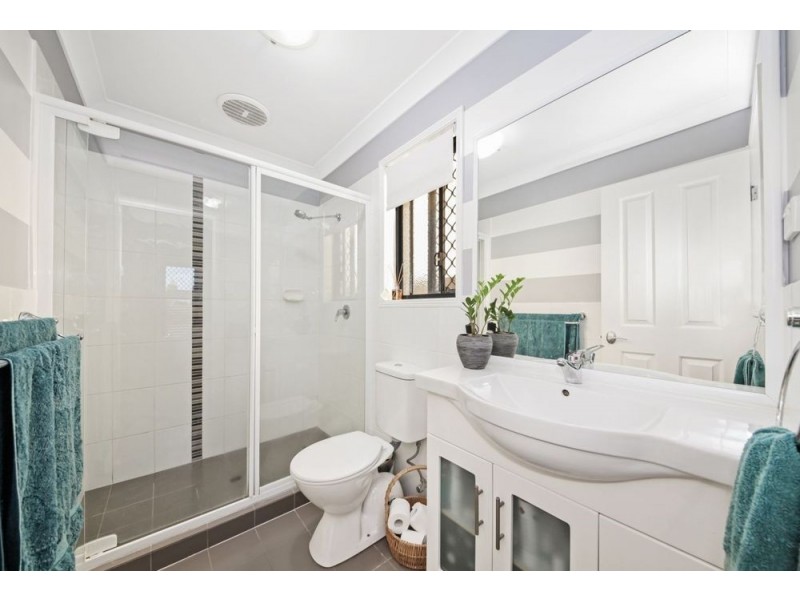 8 Riverside Ct, Springfield Lakes QLD 4300